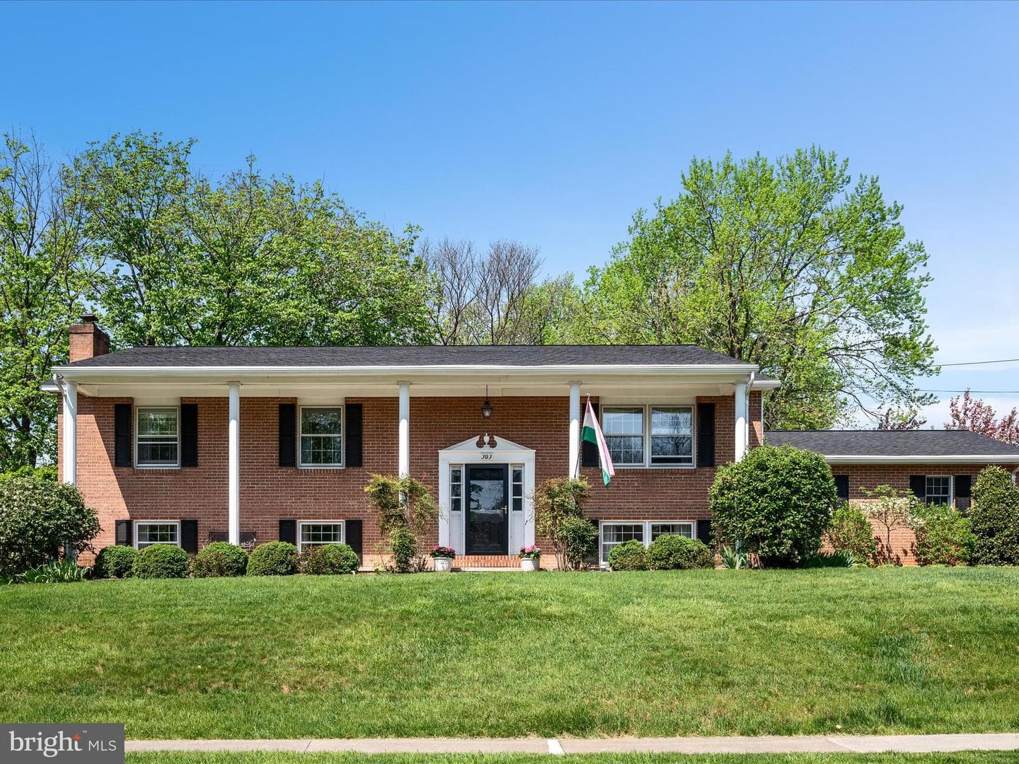 303 Walker Street photo 2