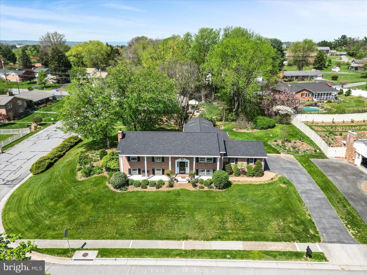 303 Walker Street photo 54