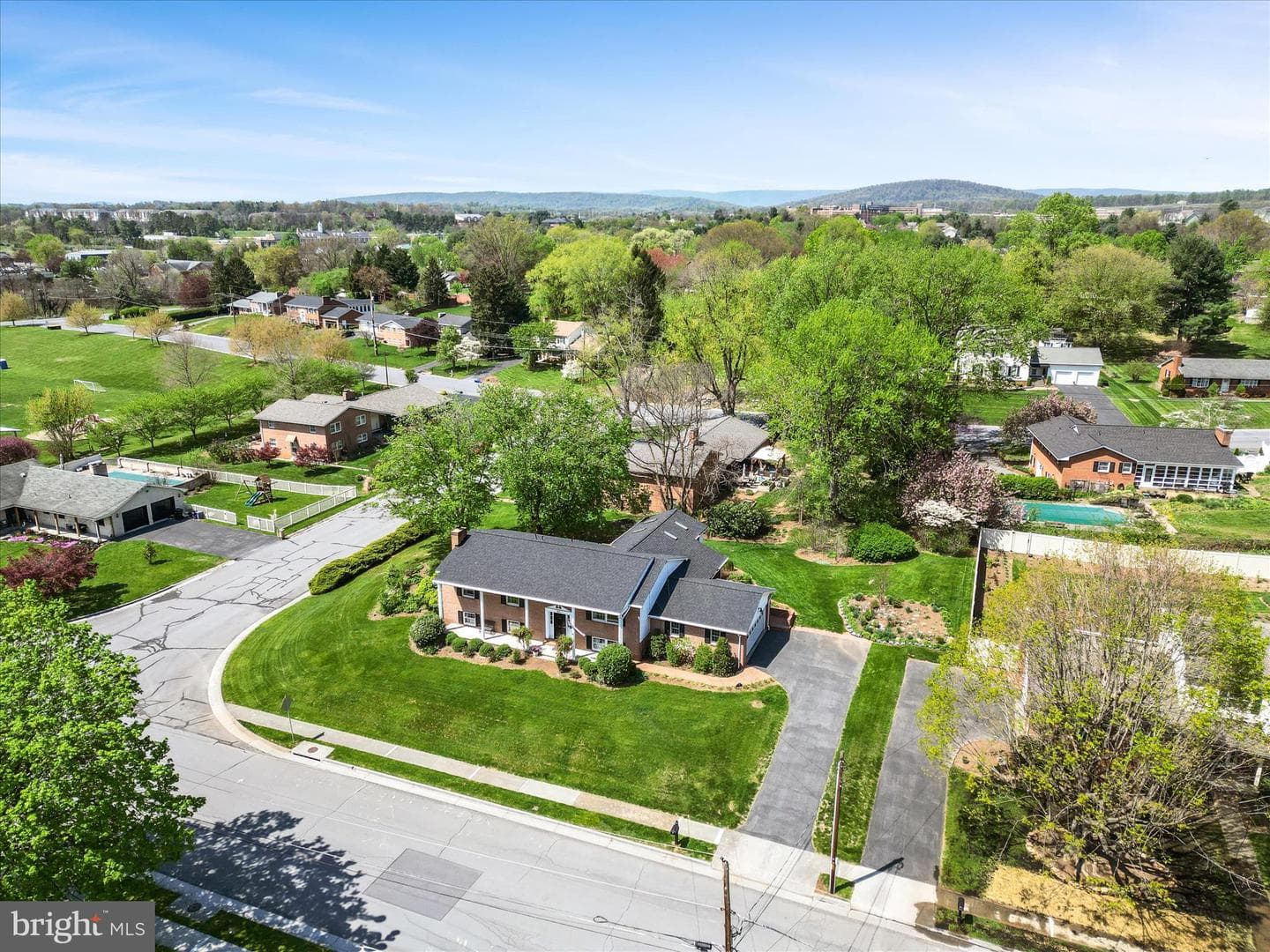 303 Walker Street photo 55