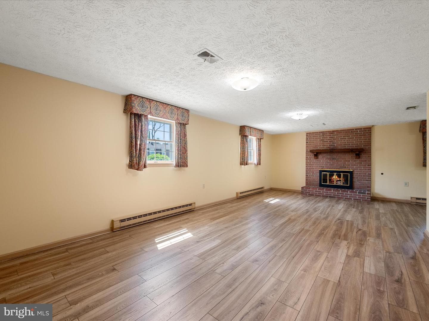 303 Walker Street photo 8