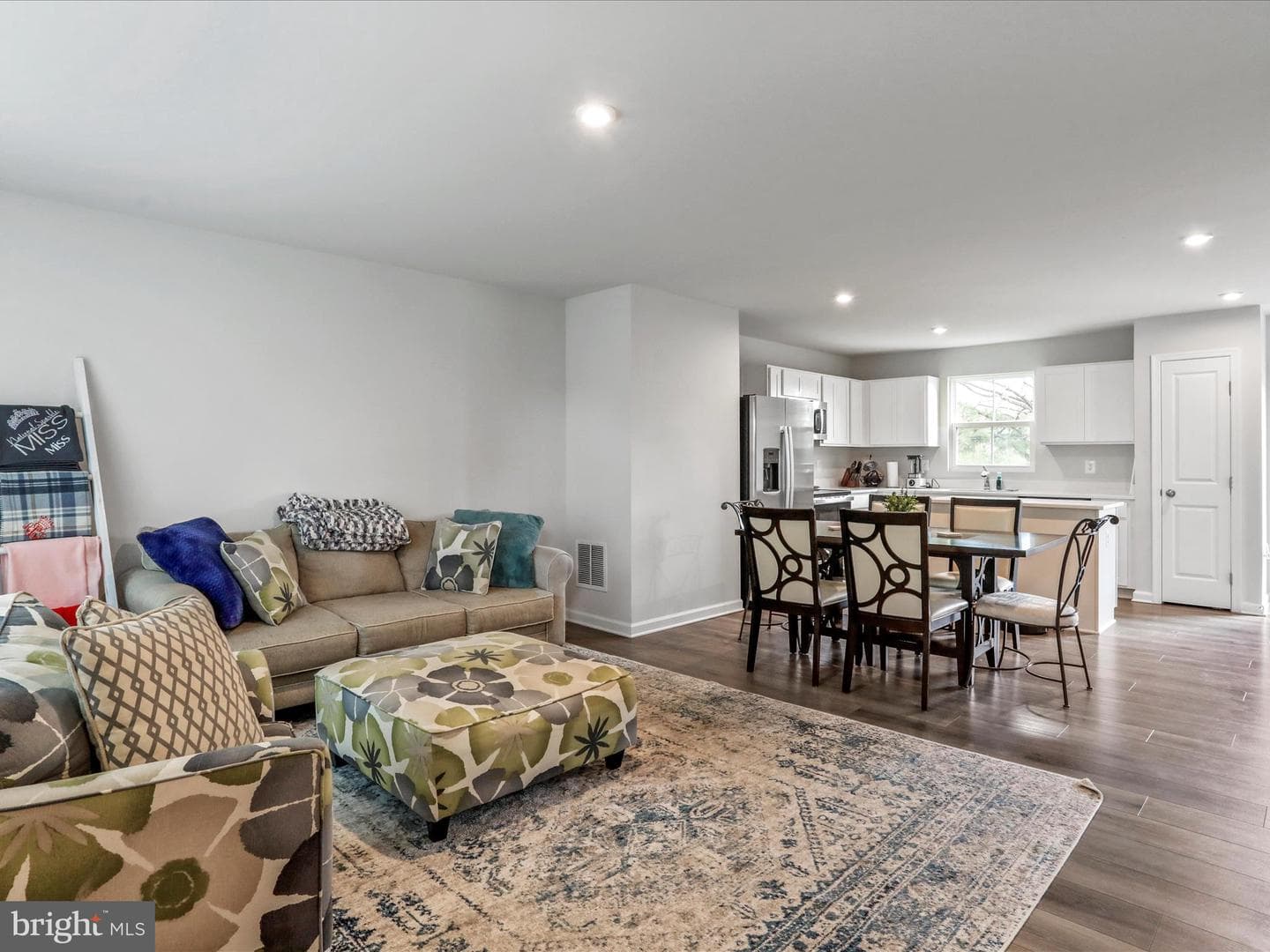 2824 Broadview Street photo 16