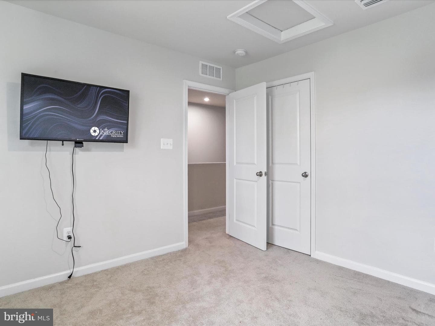 2824 Broadview Street photo 6