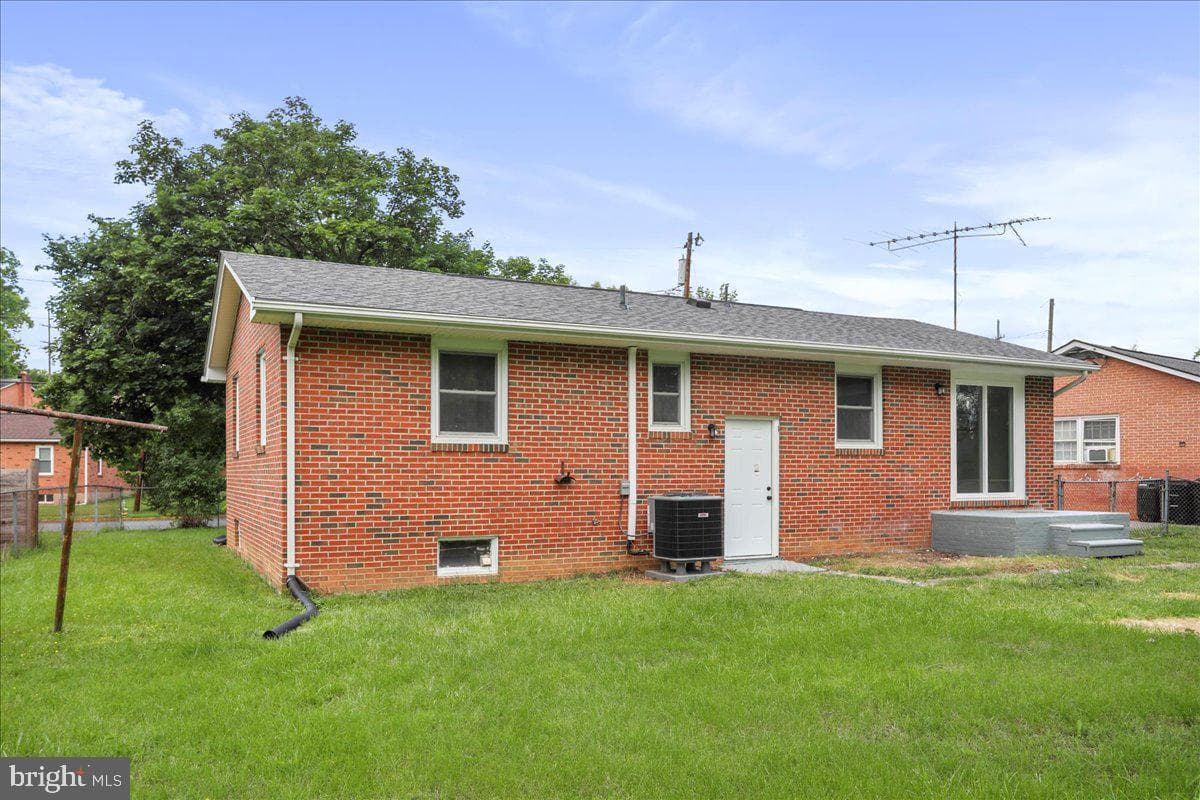 12 Montague Circle photo 33