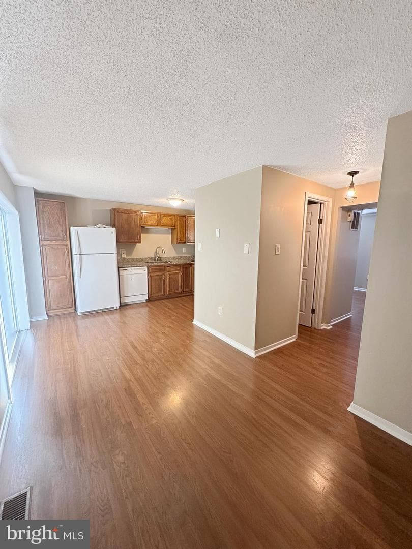 7 E Hart Street photo 11