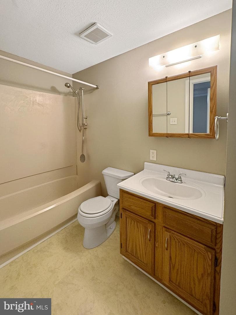 7 E Hart Street photo 28