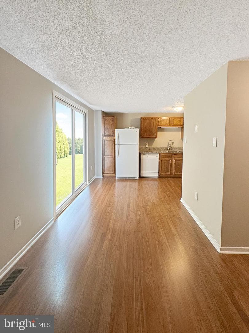 7 E Hart Street photo 9