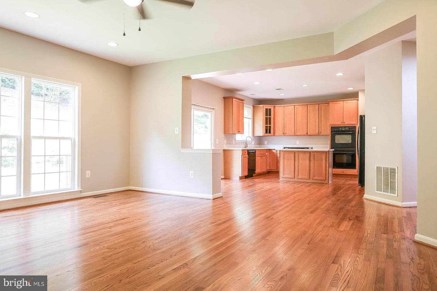 720 Beehive Way photo 11