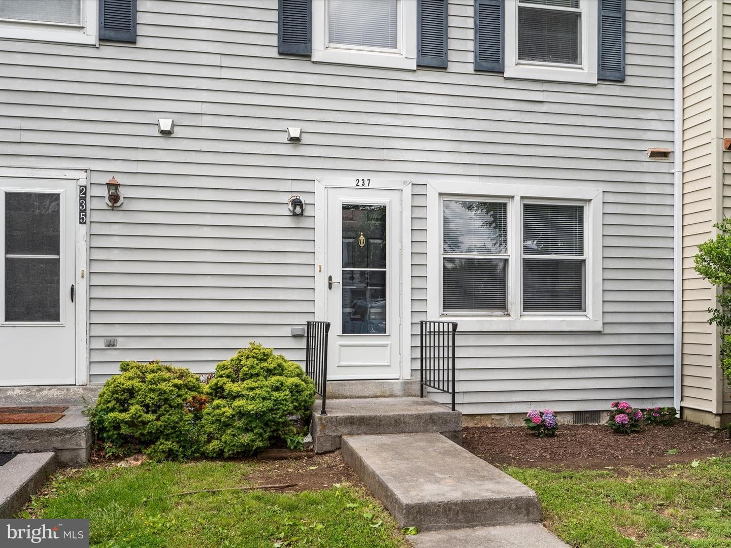 237 Kimberly Way photo 2