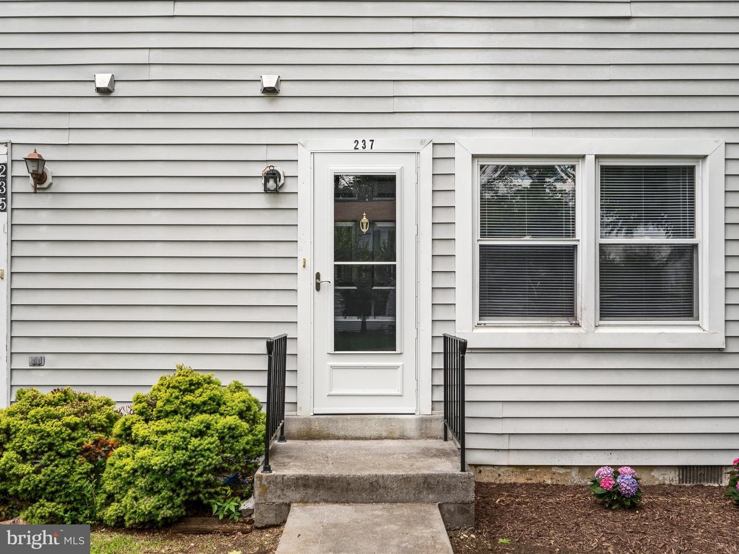 237 Kimberly Way photo 3