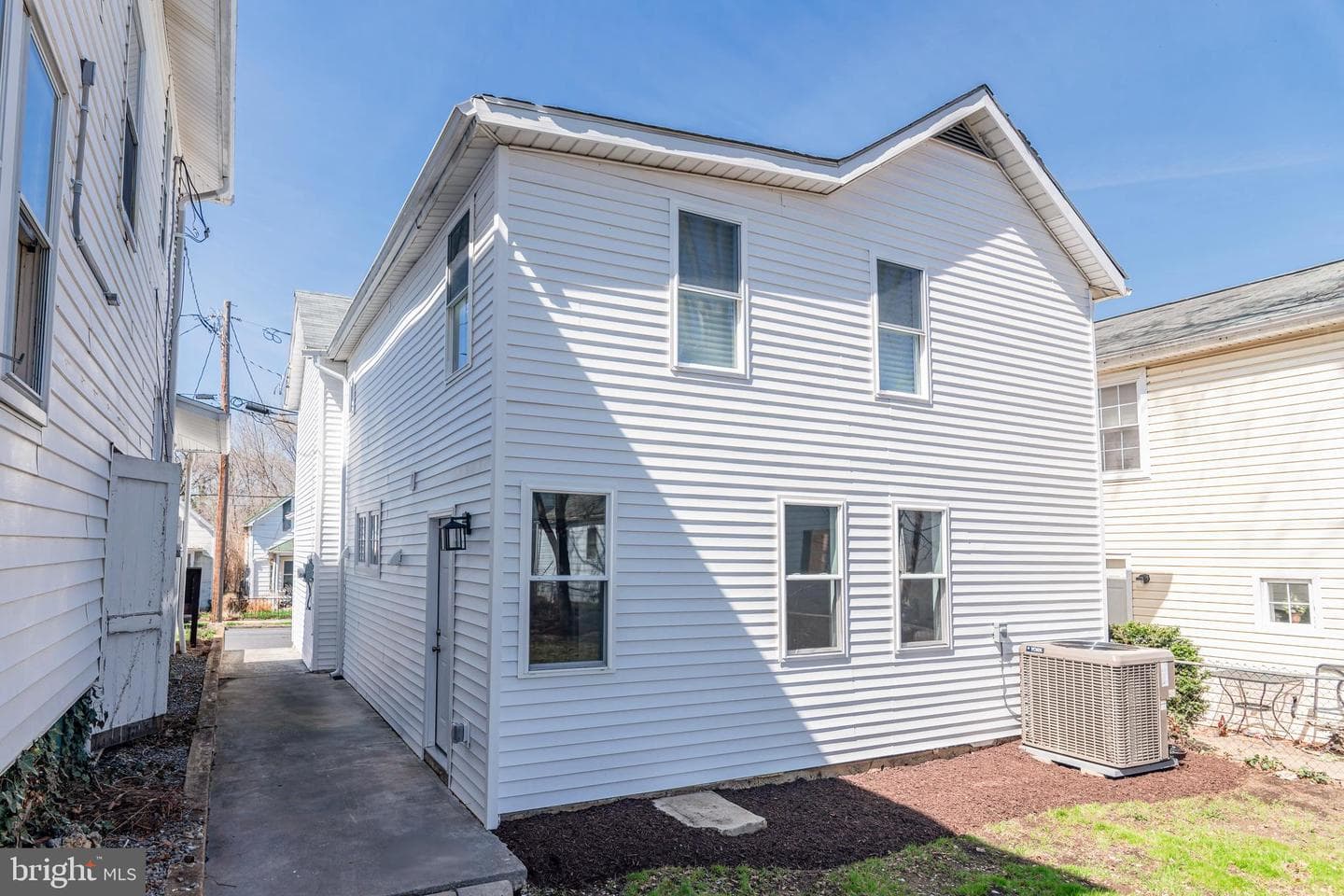 1004 S Cameron Street photo 5