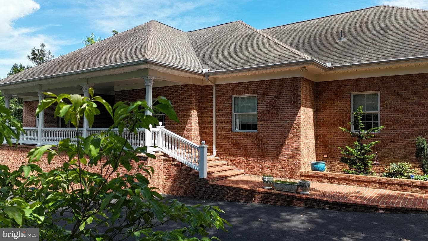 1205 Caroline Street photo 2