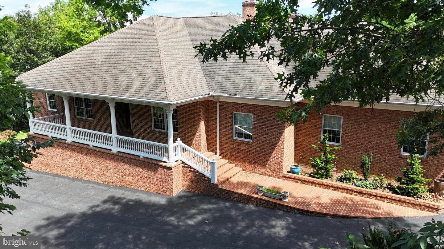 1205 Caroline Street photo 3