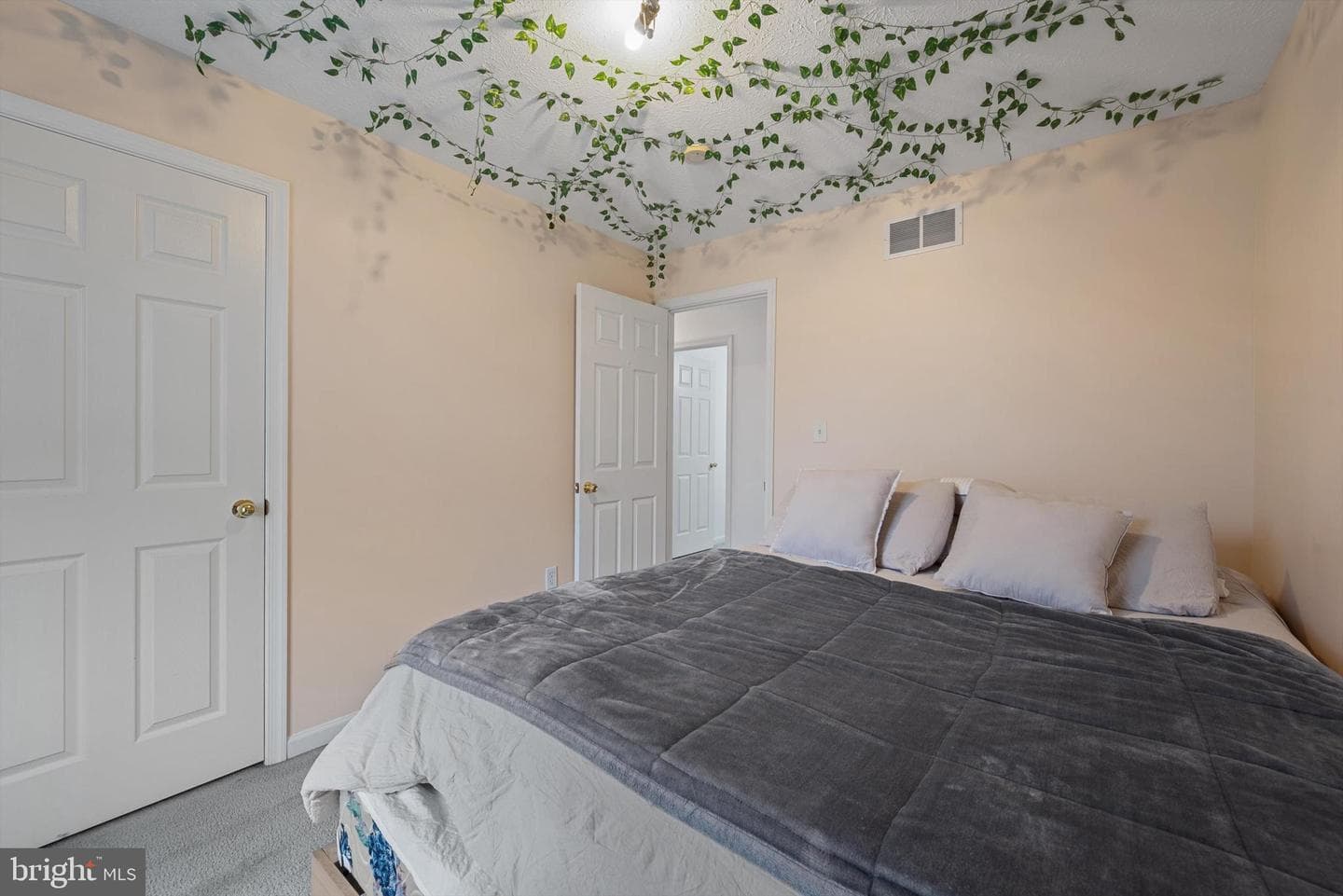 290 Green Street photo 21