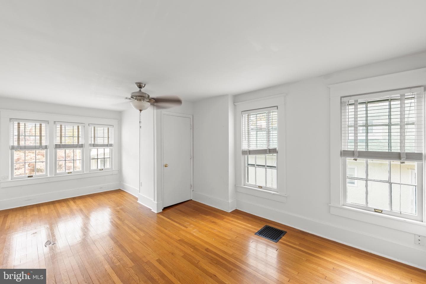 315 W Leicester Street photo 31