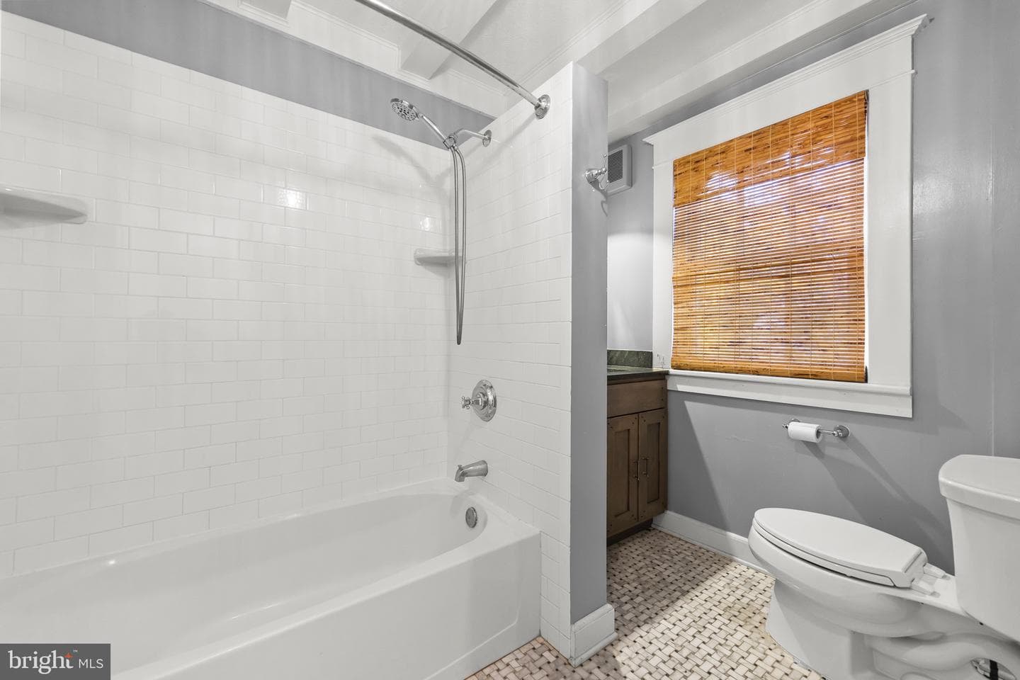 315 W Leicester Street photo 34