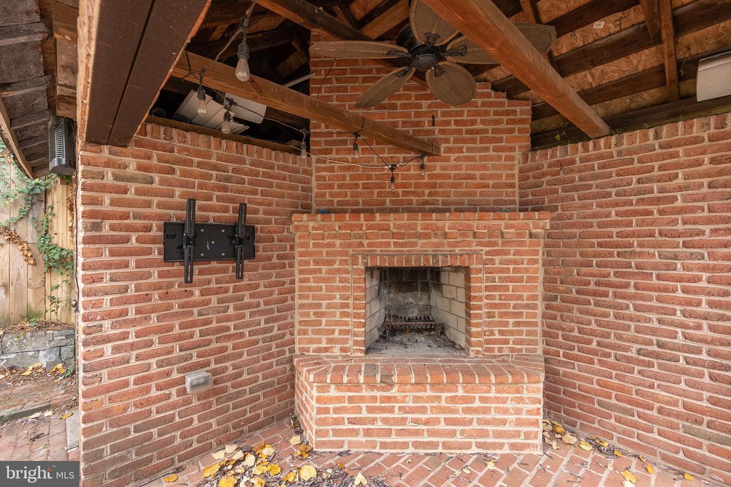 315 W Leicester Street photo 36
