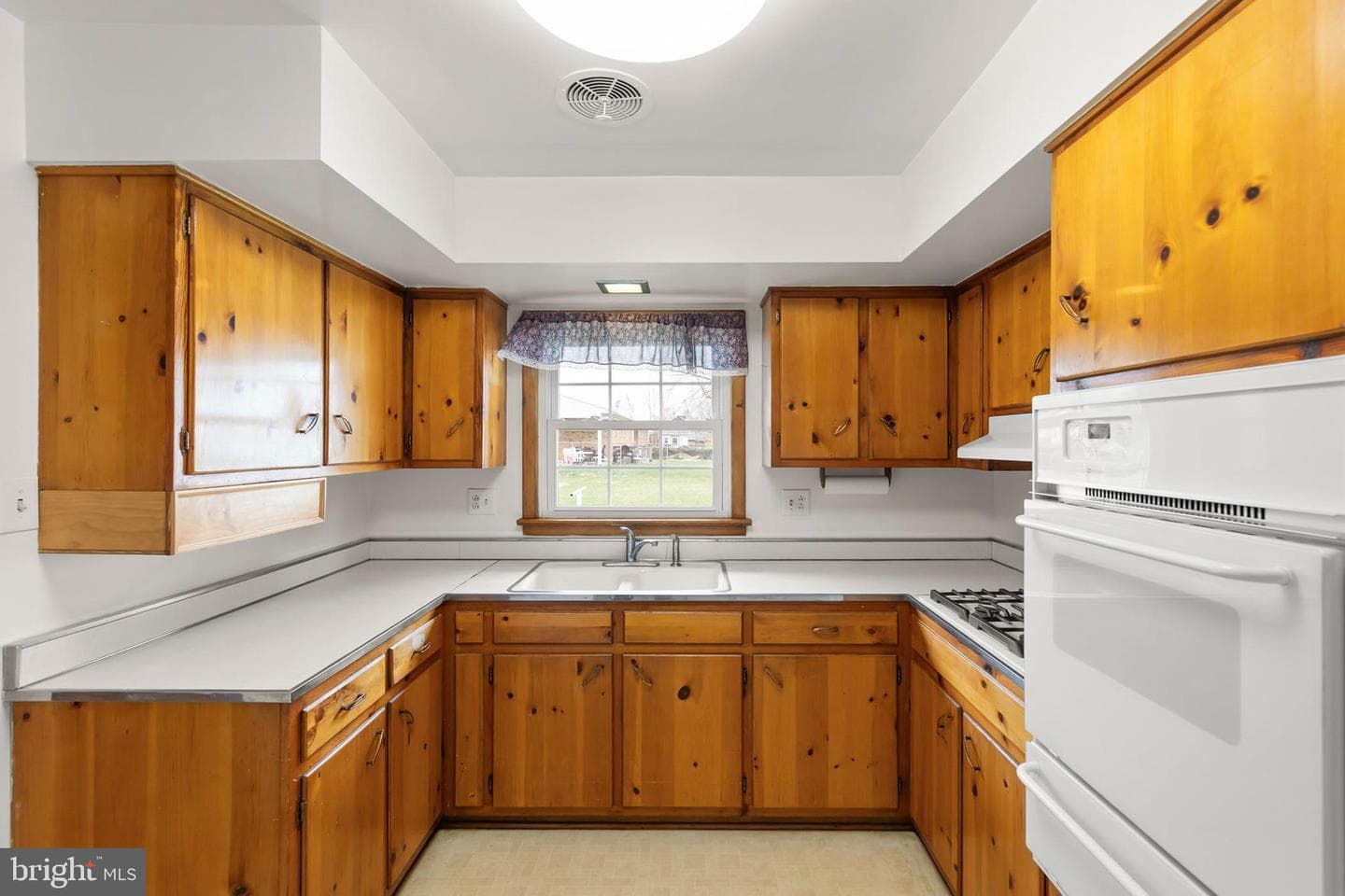101 Molden Drive photo 9