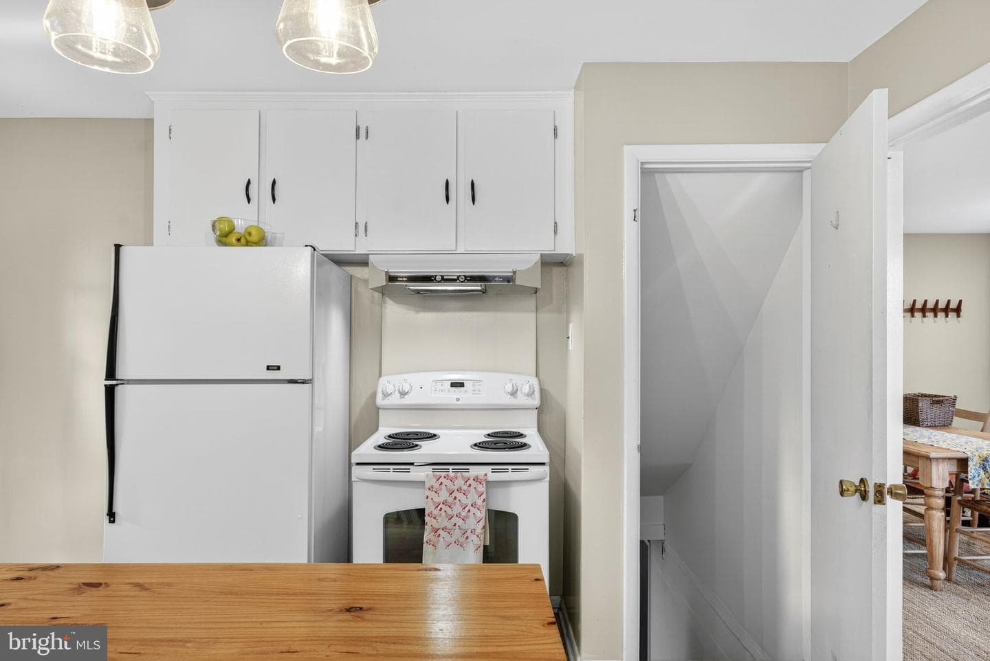 105 W Oates Avenue photo 13
