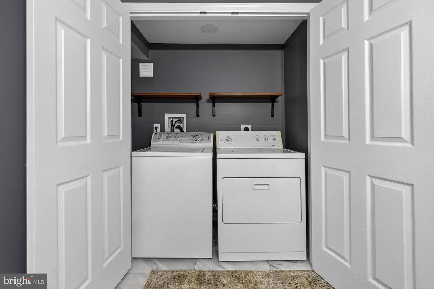 105 W Oates Avenue photo 30