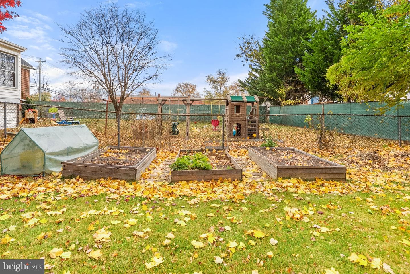 105 W Oates Avenue photo 35