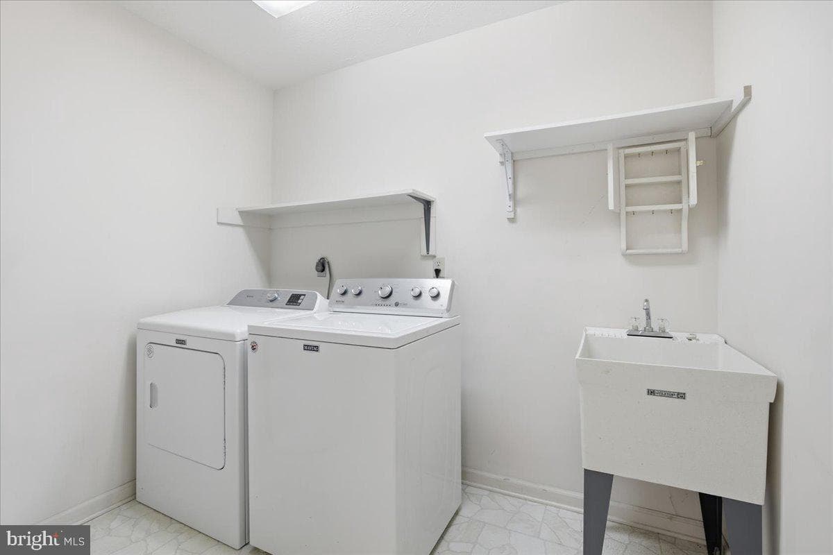 309 W Tevis Street photo 20
