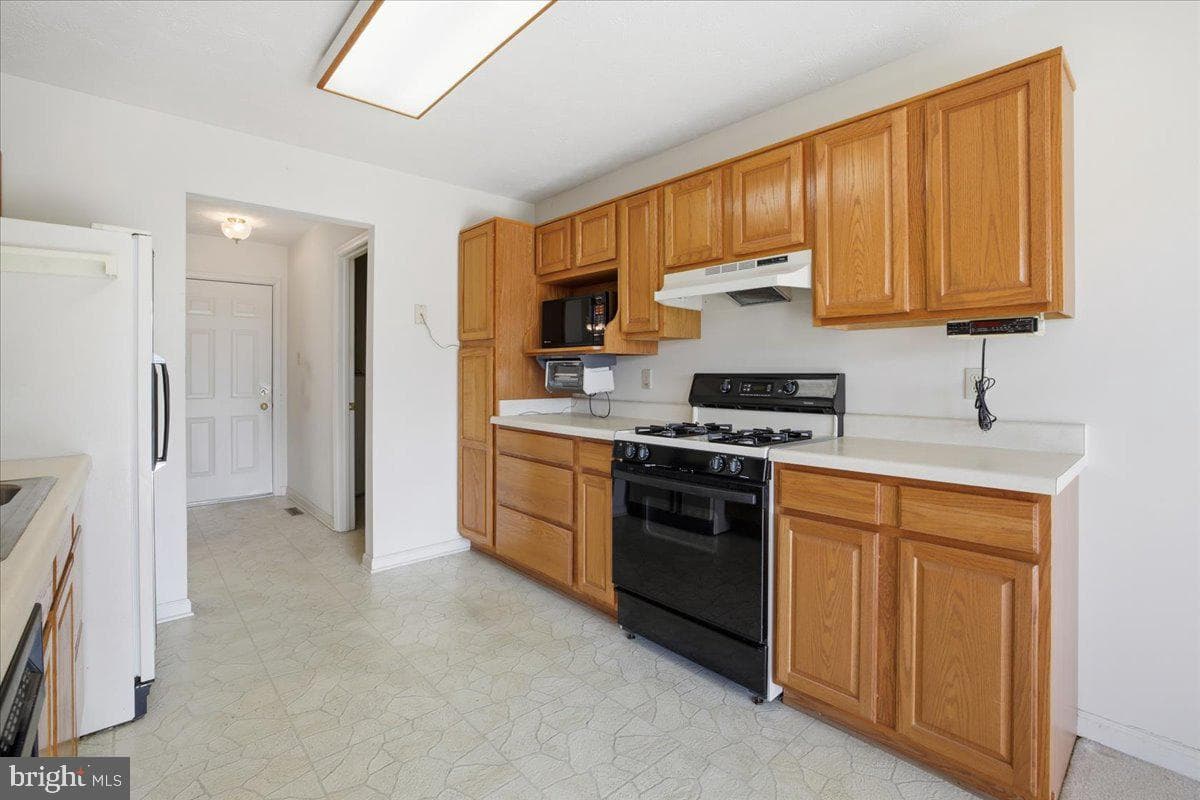309 W Tevis Street photo 8