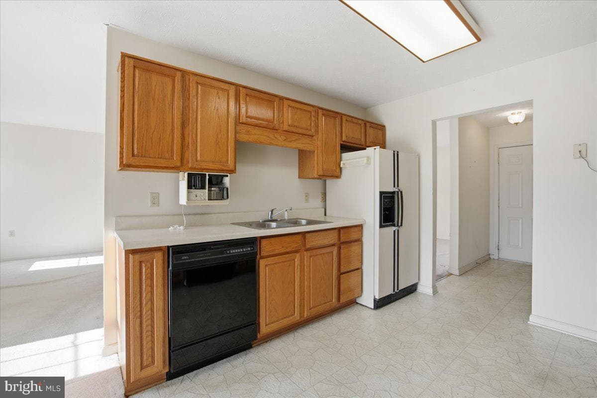 309 W Tevis Street photo 9