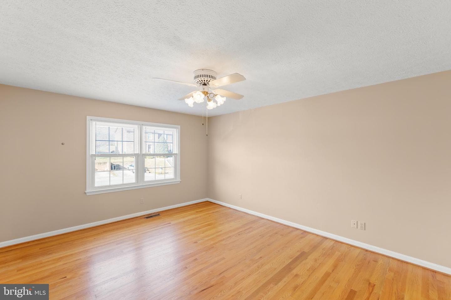 2116 Stoneleigh Drive photo 13