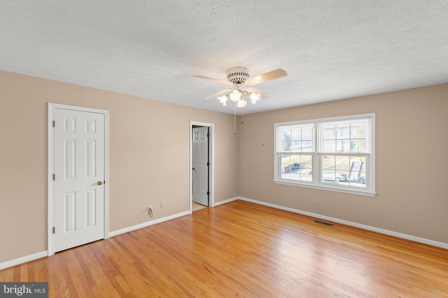 2116 Stoneleigh Drive photo 14