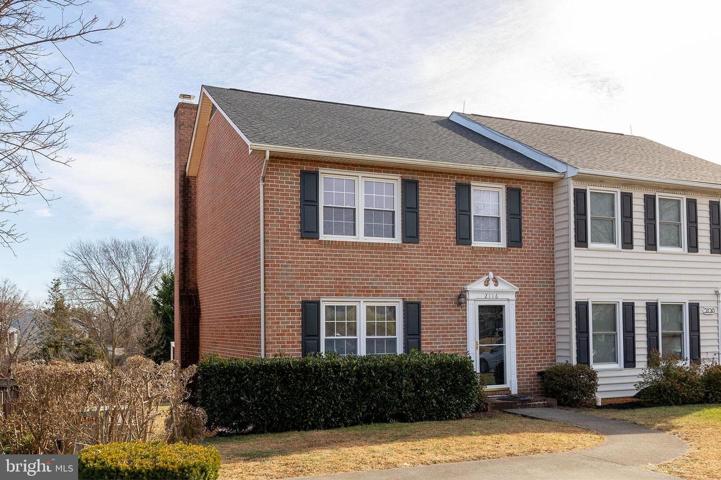 2116 Stoneleigh Drive photo 2