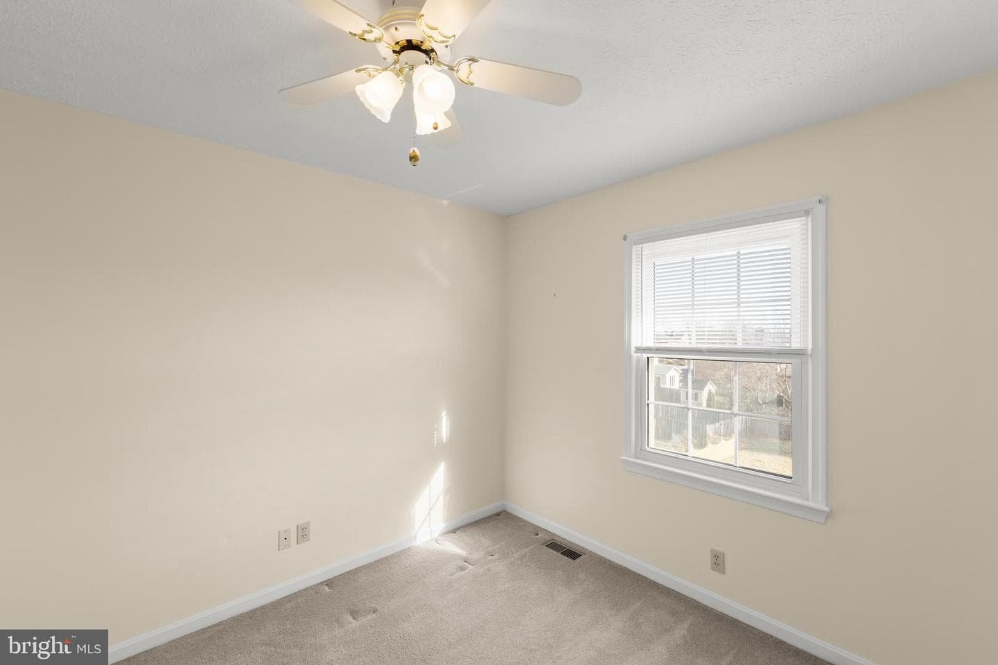 2116 Stoneleigh Drive photo 21