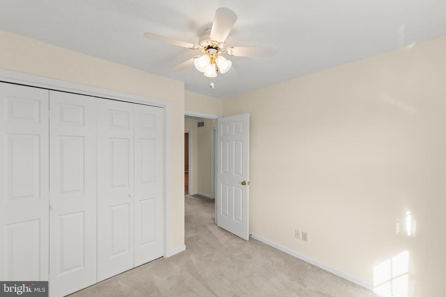 2116 Stoneleigh Drive photo 22