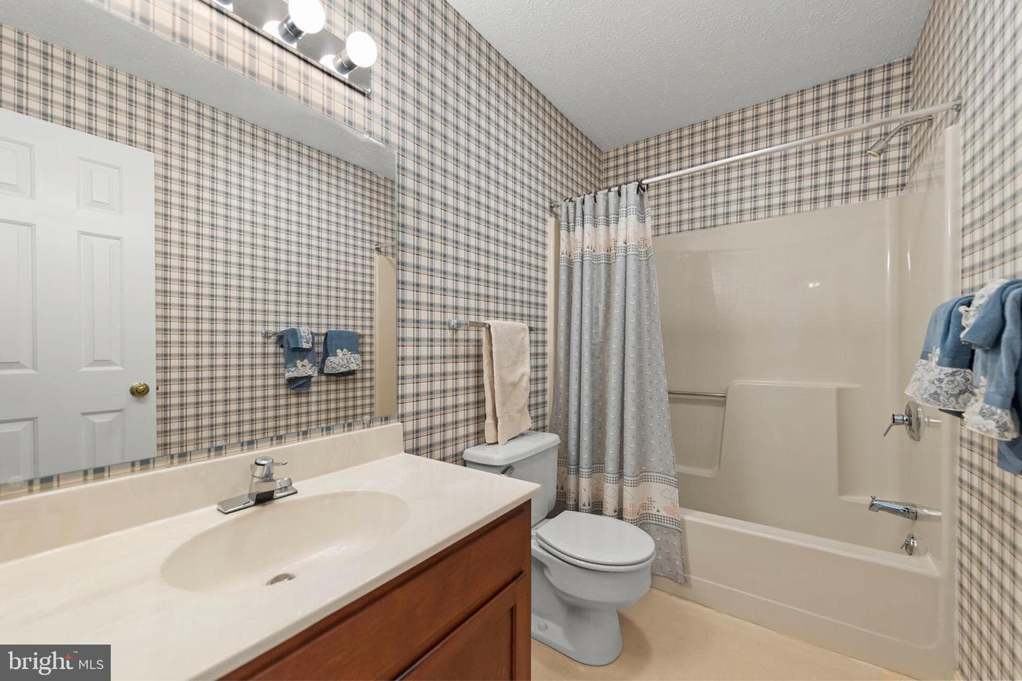 2116 Stoneleigh Drive photo 23