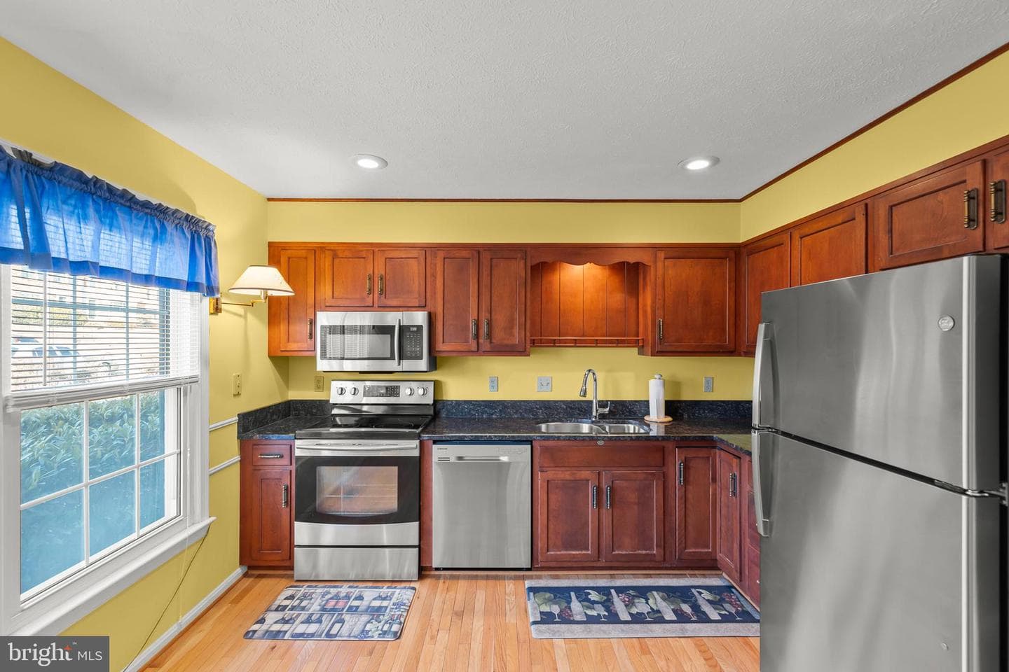 2116 Stoneleigh Drive photo 8