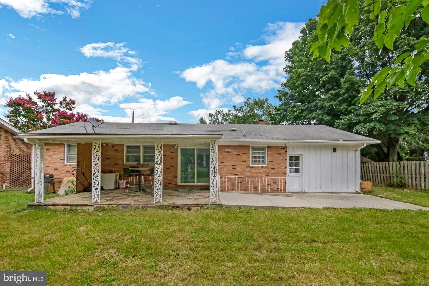 323 Russelcroft Road photo 18