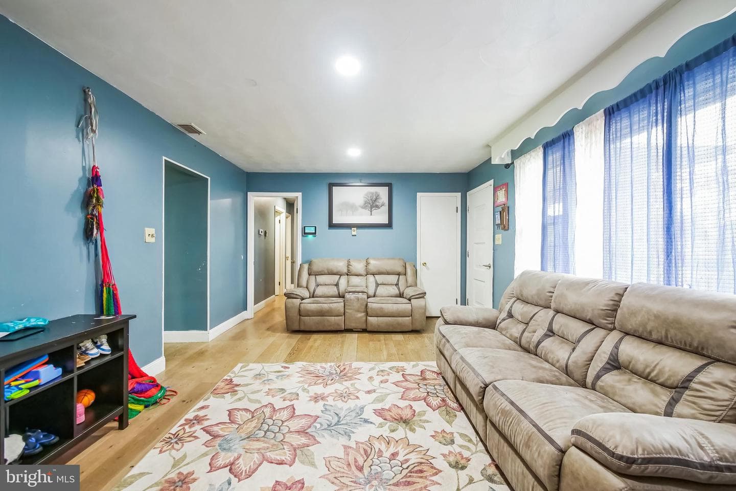 323 Russelcroft Road photo 4