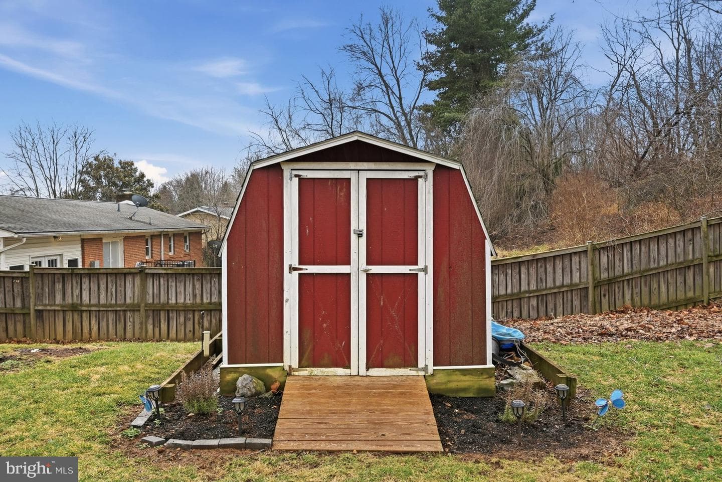 519 Whitacre Street photo 35