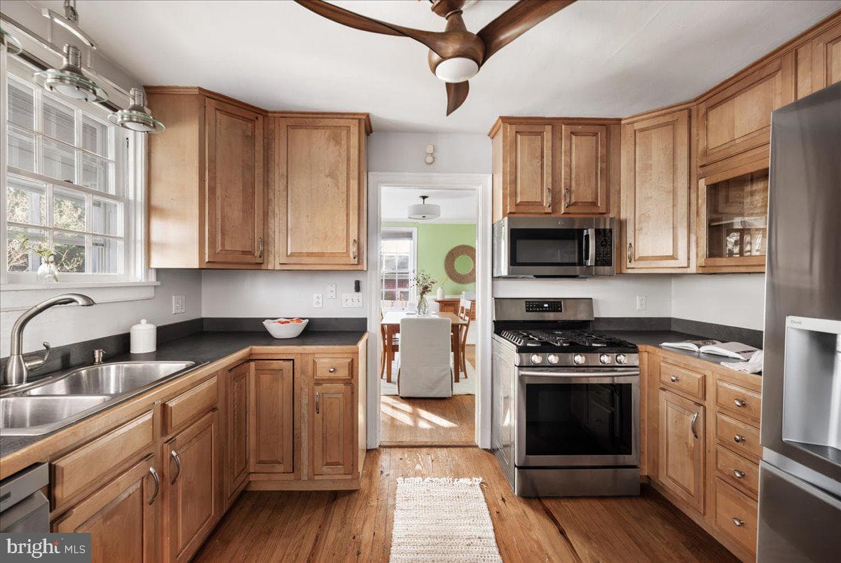 330 W Cecil Street photo 23