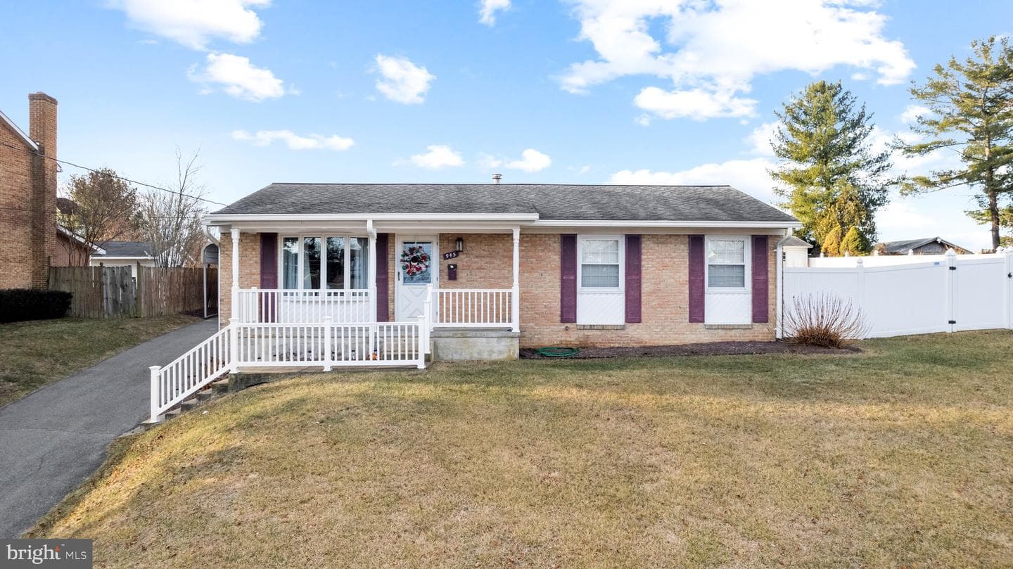 945 Allen Drive photo 1
