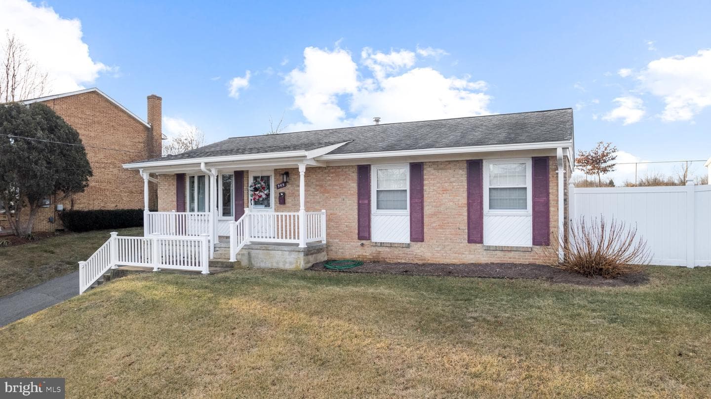 945 Allen Drive photo 2