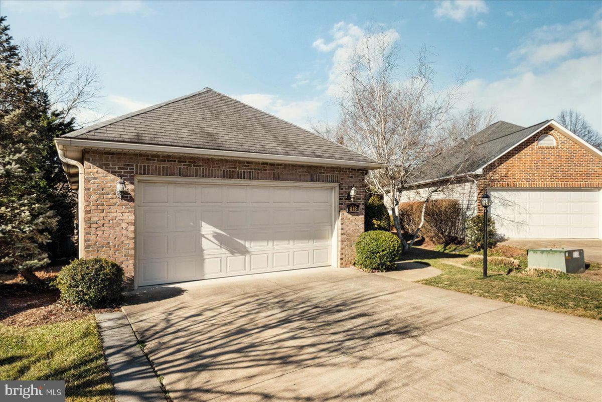 832 Winder Court photo 3