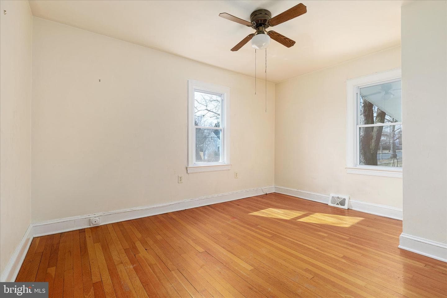 501 Battle Avenue photo 10