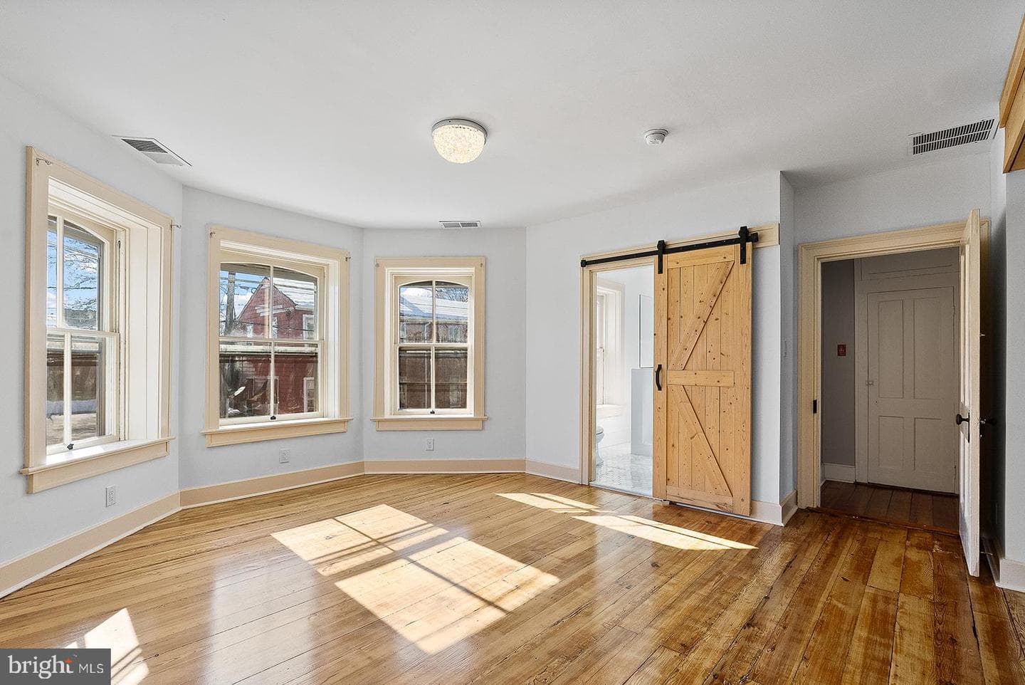 132 Amherst Street photo 40