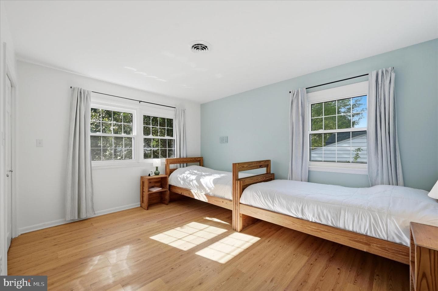 315 Walker Street photo 24