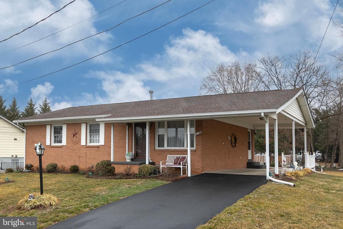216 W Cedarmeade Avenue