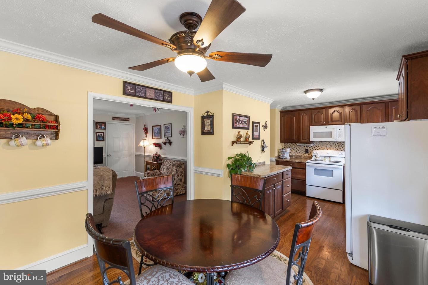 216 W Cedarmeade Avenue photo 4