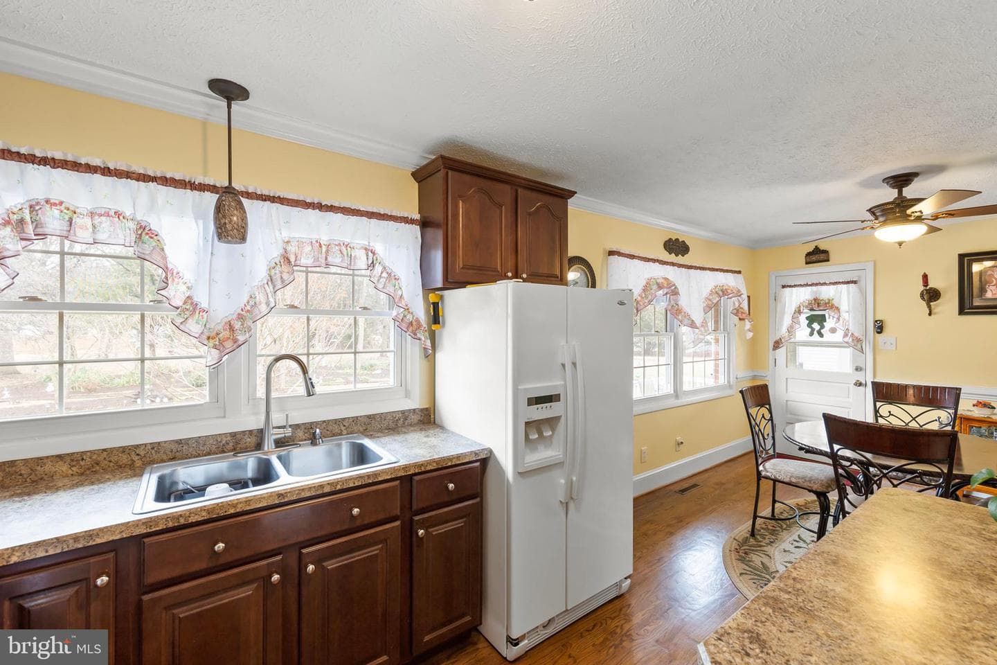 216 W Cedarmeade Avenue photo 8