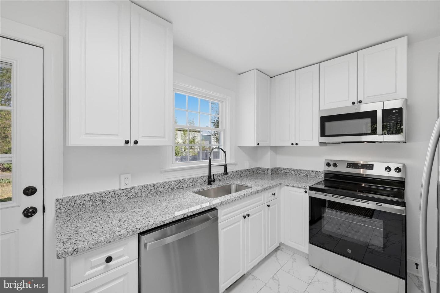 625 Watson Avenue photo 10