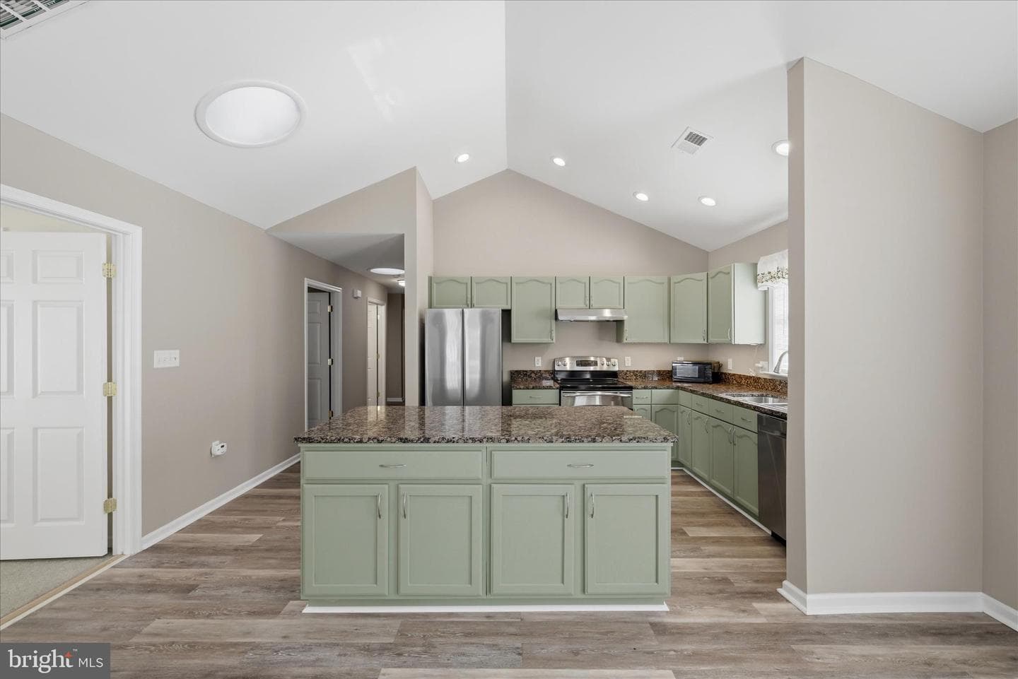 1851 Melvor Lane photo 11