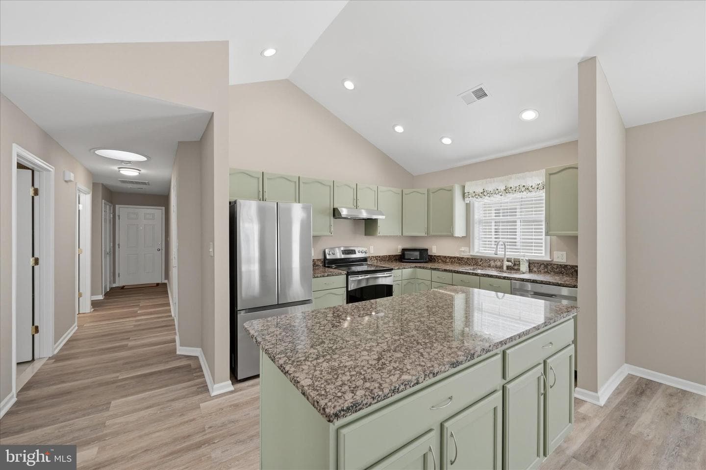 1851 Melvor Lane photo 15